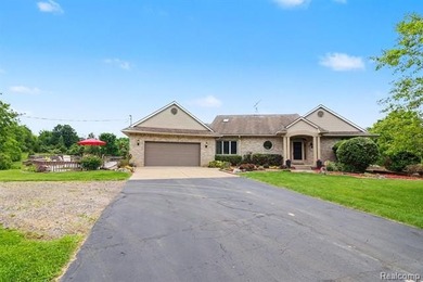 Phenomenal setting, gorgeous 4 bedroom 3 bath custom built ranch - photo 2