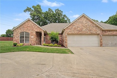Beautifully remodeled 4 bedroom/3 bathroom Bellafont townhome - photo 1