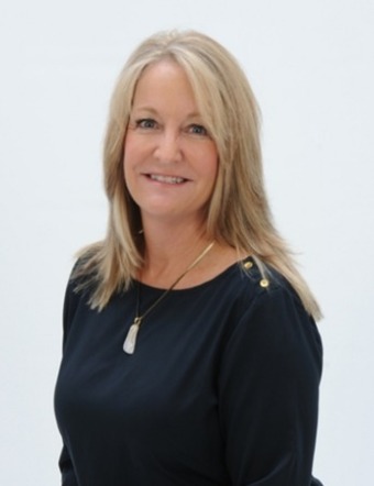 Karen Packett with Lake Homes Realty in TN advertising on LakeHouse.com