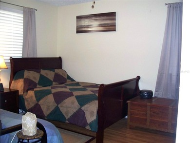 Upstairs end unit in desirable South Tampa area. Two bedrooms - photo 11