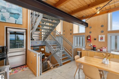 The nationally acclaimed Chameleon House. Designed by renowned - photo 15