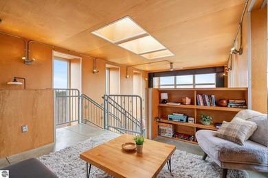 The nationally acclaimed Chameleon House. Designed by renowned - photo 18