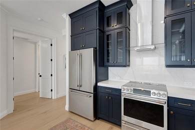 Fully Furnished. Located on the 5th floor of Porto Vista, one of - photo 32