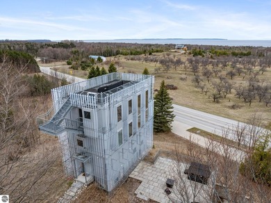 The nationally acclaimed Chameleon House. Designed by renowned - photo 36
