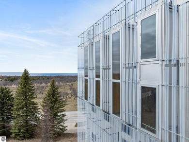 The nationally acclaimed Chameleon House. Designed by renowned - photo 37