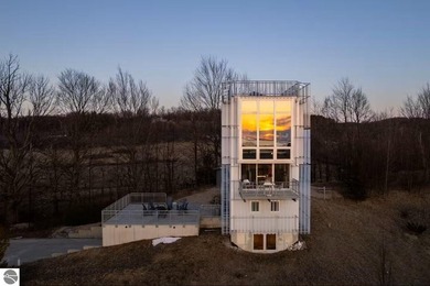 The nationally acclaimed Chameleon House. Designed by renowned - photo 40