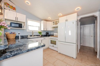 Come see this Adorable, Renovated Ranch in the West End of Long - photo 6