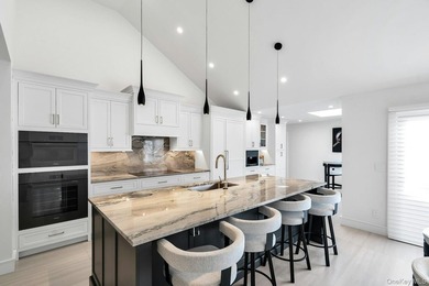 Gut renovated to the TENS. (HEATED FLOORS THRUGHOUT) Best - photo 9