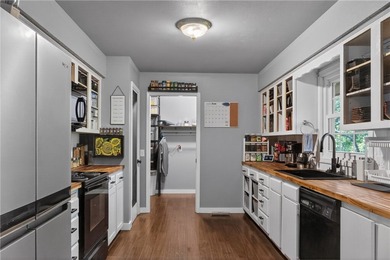 Seller offering $9,000 toward a rate buy-down or closing costs! - photo 4