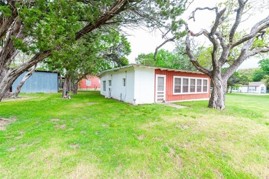 MOTIVATED SELLERS - Embrace the lake life in this charming - photo 31