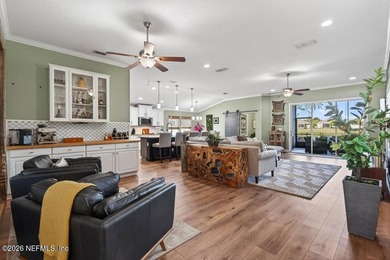 Centrally locatedpletely renovated. Built for the life you - photo 3