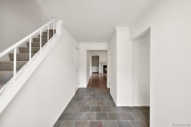 Welcome to this desirable end-unit condo in Bloomfield Hills - photo 3