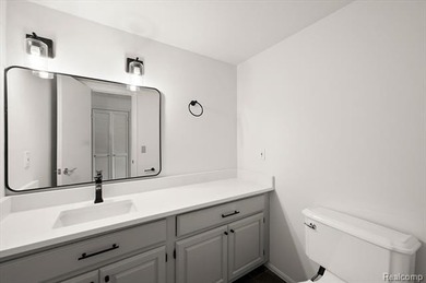 Welcome to this desirable end-unit condo in Bloomfield Hills - photo 5