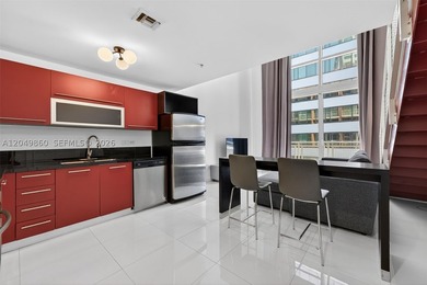 Spectacular loft with stunning urban views in a prime Downtown - photo 2