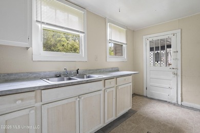 Prime investment opportunity! This fixer-upper is priced for - photo 12