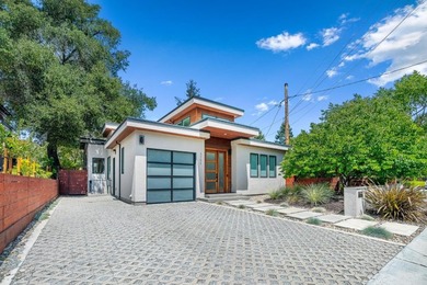 Welcome to this architectural masterpiece that seamlessly blends - photo 2