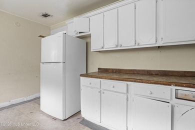 Prime investment opportunity! This fixer-upper is priced for - photo 13
