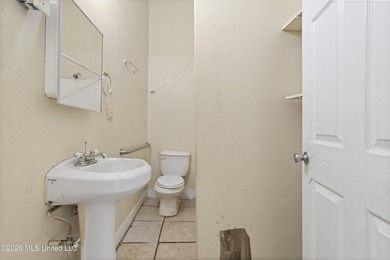 Prime investment opportunity! This fixer-upper is priced for - photo 14