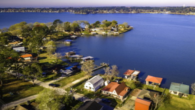 Lakey Barn Style Waterfront - Lake Livingston - photo 1