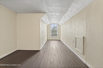 Prime investment opportunity! This fixer-upper is priced for - photo 17