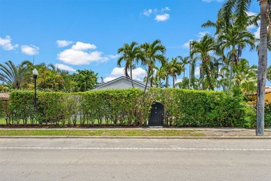 Ideally located in desirable East Hollywood, just minutes from - photo 1