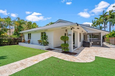 Ideally located in desirable East Hollywood, just minutes from - photo 2