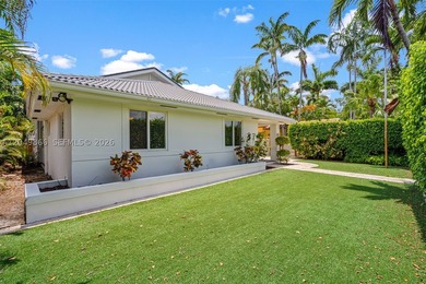 Ideally located in desirable East Hollywood, just minutes from - photo 4