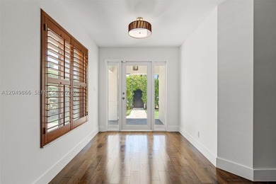 Ideally located in desirable East Hollywood, just minutes from - photo 8