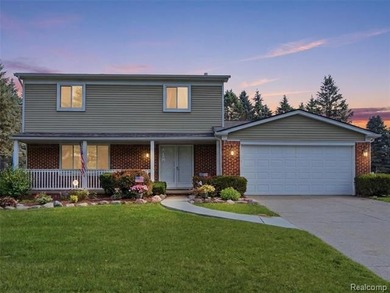 Welcome to this 3 bedroom colonial in beautiful Highland Hills - photo 1