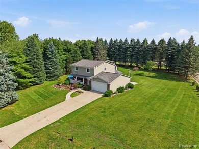 Welcome to this 3 bedroom colonial in beautiful Highland Hills - photo 2