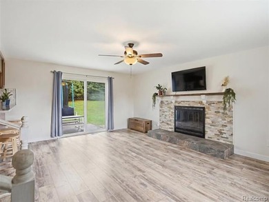 Welcome to this 3 bedroom colonial in beautiful Highland Hills - photo 5