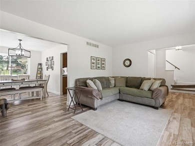 Welcome to this 3 bedroom colonial in beautiful Highland Hills - photo 6