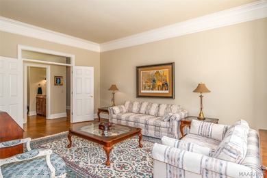 Welcome to refined living on the Wynlakes Golf Course. Situated - photo 11