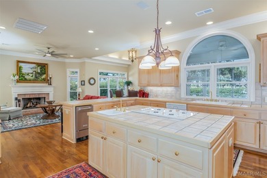 Welcome to refined living on the Wynlakes Golf Course. Situated - photo 16