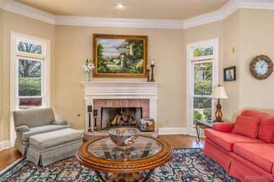 Welcome to refined living on the Wynlakes Golf Course. Situated - photo 22