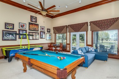 Welcome to refined living on the Wynlakes Golf Course. Situated - photo 46