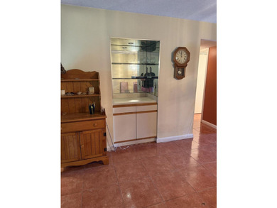 Welcome to this 900 square-foot condominium located in the Isle - photo 3