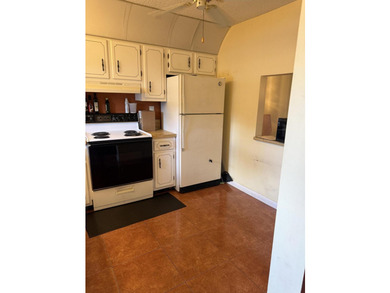 Welcome to this 900 square-foot condominium located in the Isle - photo 4