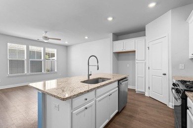Welcome to Belle Harbor Townhomes! This beautifully maintained - photo 11