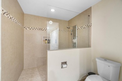 Immaculate and Beautiful 3 bedroom, 2.5 bath townhouse. Roof - photo 19