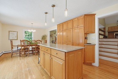 Sun-drenched 4-bed, 2.5 bath, 3-story Raised Cape in a private - photo 5