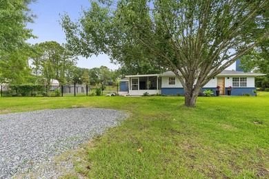 Bright, low-maintenance coastal cottage with an attached guest - photo 2