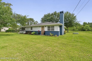 Bright, low-maintenance coastal cottage with an attached guest - photo 3
