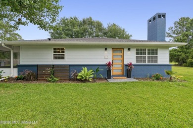 Bright, low-maintenance coastal cottage with an attached guest - photo 4