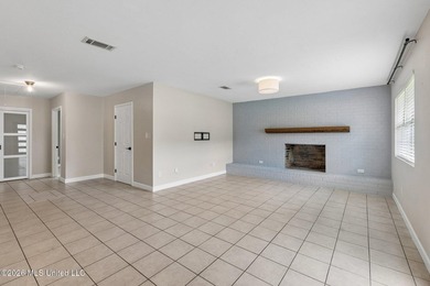 Bright, low-maintenance coastal cottage with an attached guest - photo 5