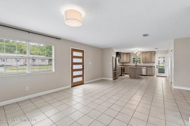 Bright, low-maintenance coastal cottage with an attached guest - photo 6