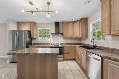 Bright, low-maintenance coastal cottage with an attached guest - photo 8