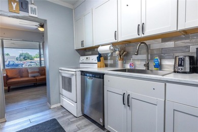 Step inside 123 Oconee St and discover a charming 2-bedroom - photo 12