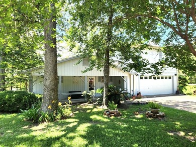 Spacious WATERFRONT home on two DEEP WATER lots! Upon entering - photo 22