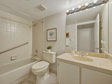 Great 1.444 sf unit on first floor 2/2 plus a bonus room, that - photo 22